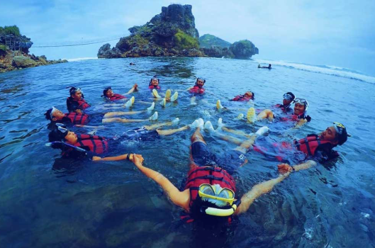 Keindahan Pantai Nglambor Jadi Primadona Baru Wisata Snorkeling di Gunungkidul
